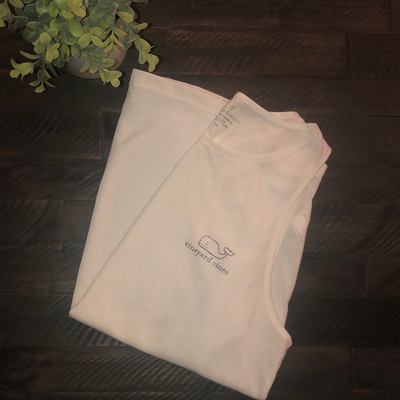 Vineyard Vines Tops - Vineyard Vines tank 🐳